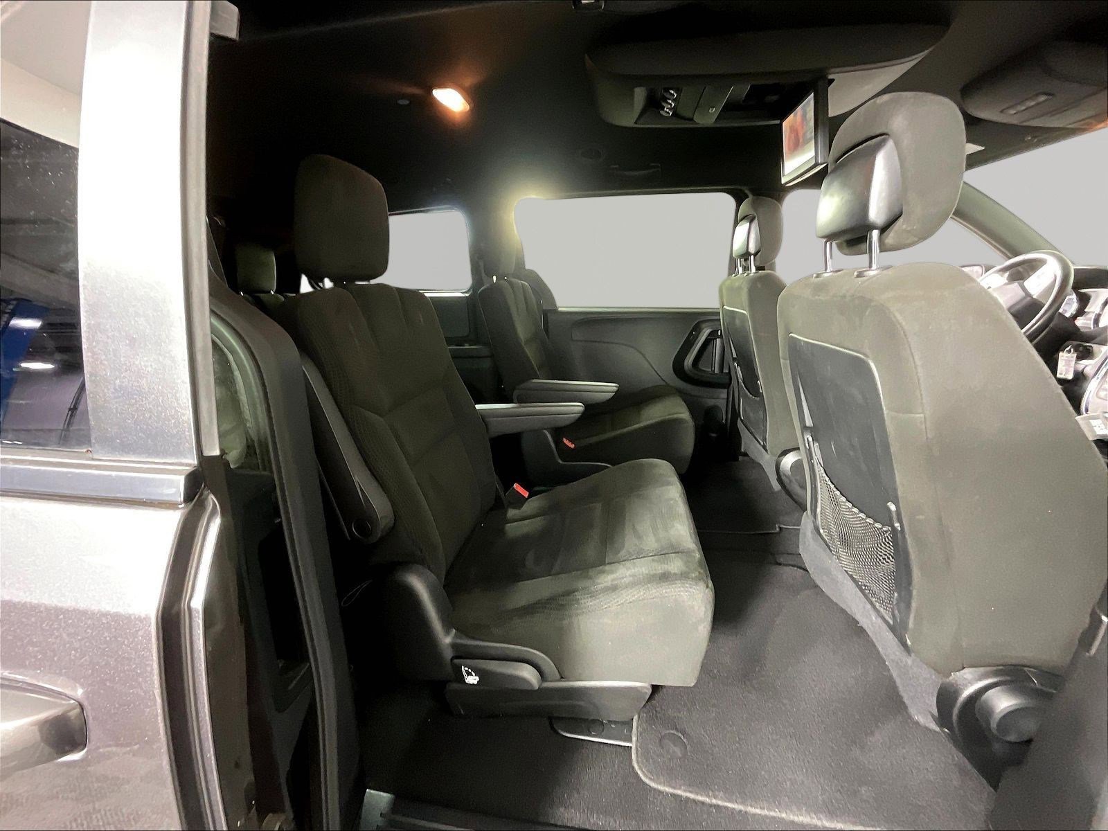 Used 2015 Dodge Grand Caravan SXT w/ Blacktop Package FWD image 25