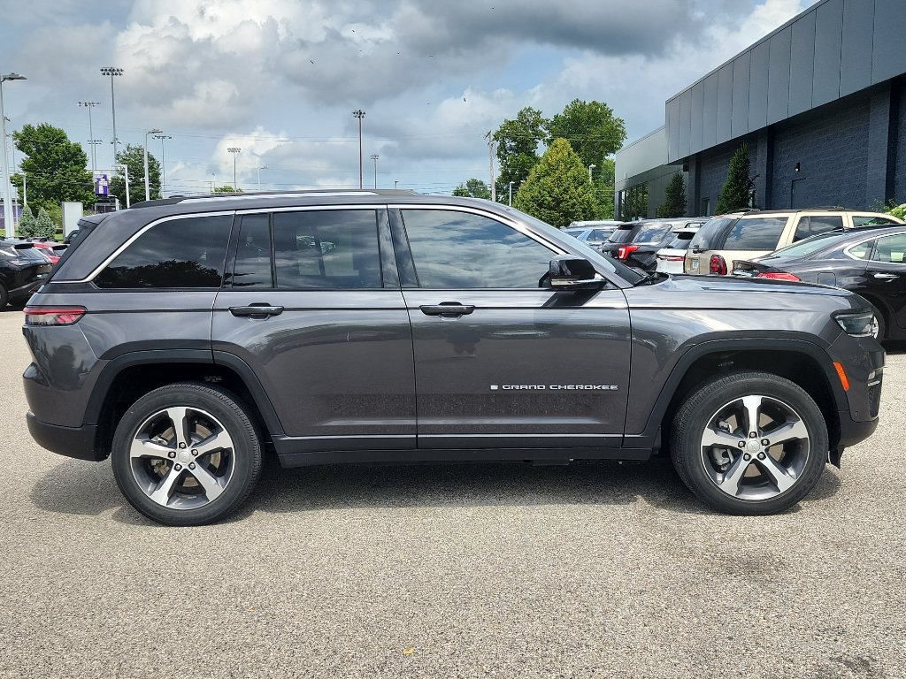 Used 2023 Jeep Grand Cherokee 4WD 4xe w/ Luxury Tech Group II image 8