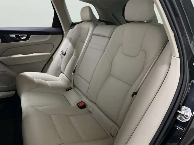 Used 2022 Volvo XC60 B5 Momentum w/ Climate Package AWD/4WD image 64