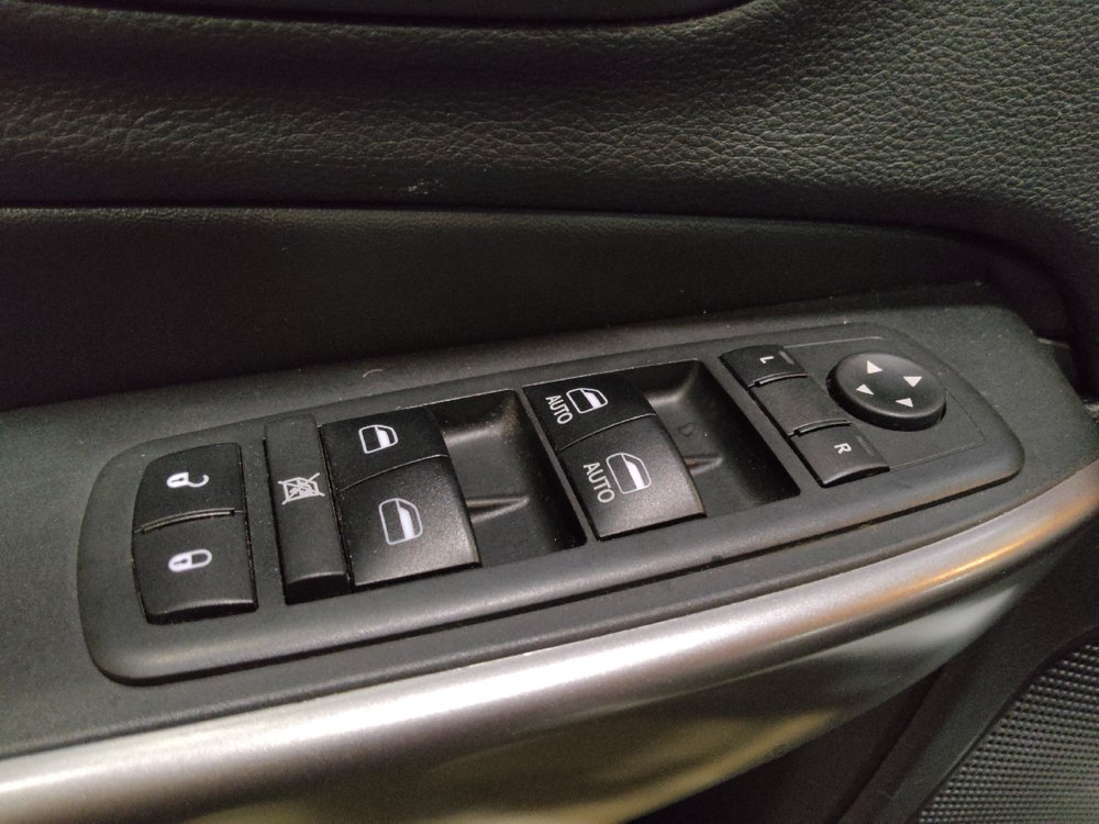 Used 2019 Jeep Cherokee Latitude Plus w/ Cold Weather Group AWD/4WD image 27