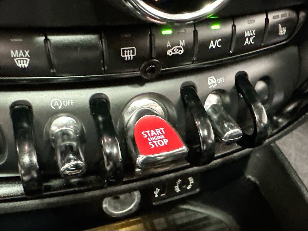 Used 2017 MINI Cooper Clubman ALL4 w/ Premium Package image 34