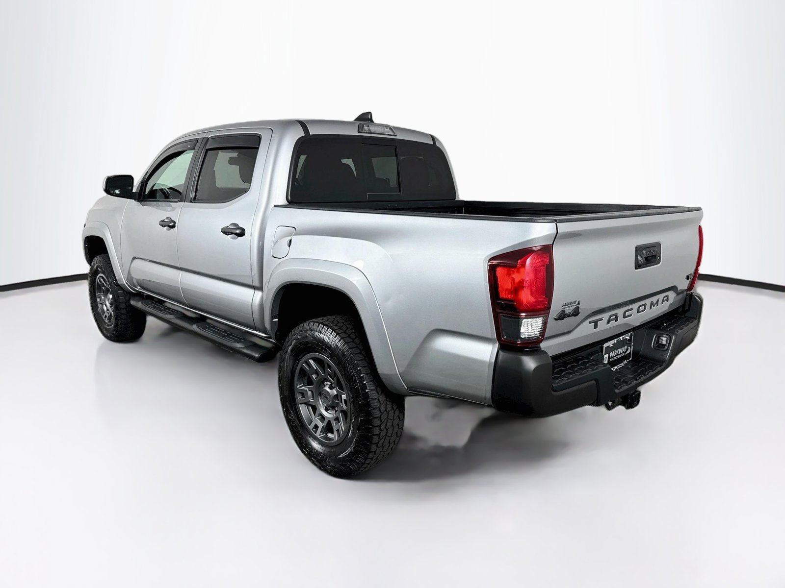 Used 2023 Toyota Tacoma SR5 AWD/4WD image 5