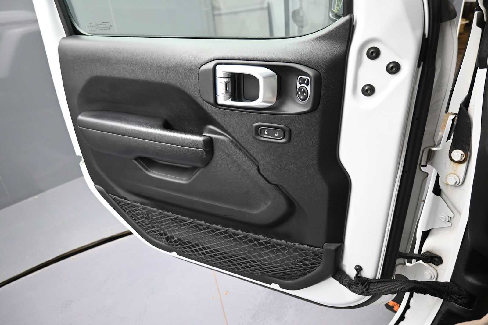 Used 2021 Jeep Gladiator Mojave AWD/4WD image 11