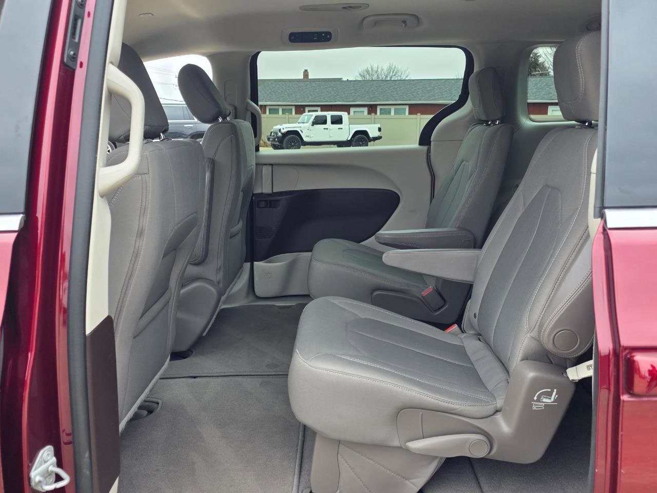 Used 2017 Chrysler Pacifica LX w/ Tire & Wheel Group image 9