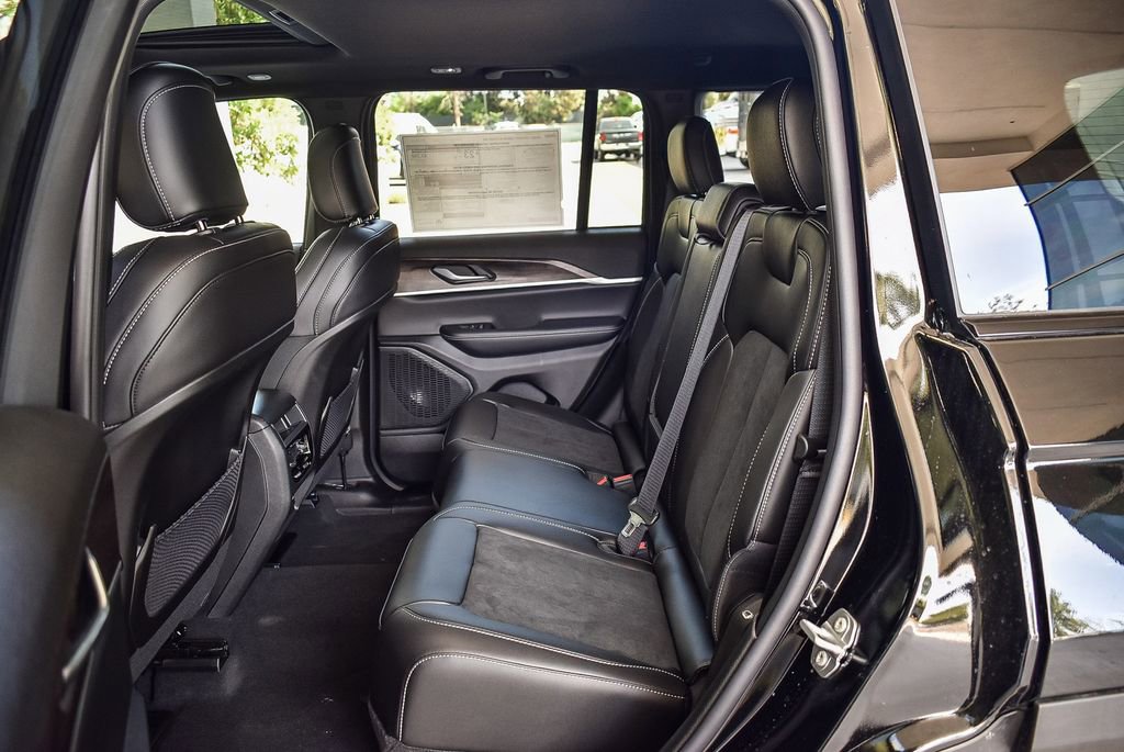 New 2026 Jeep Grand Cherokee Altitude AWD/4WD image 16