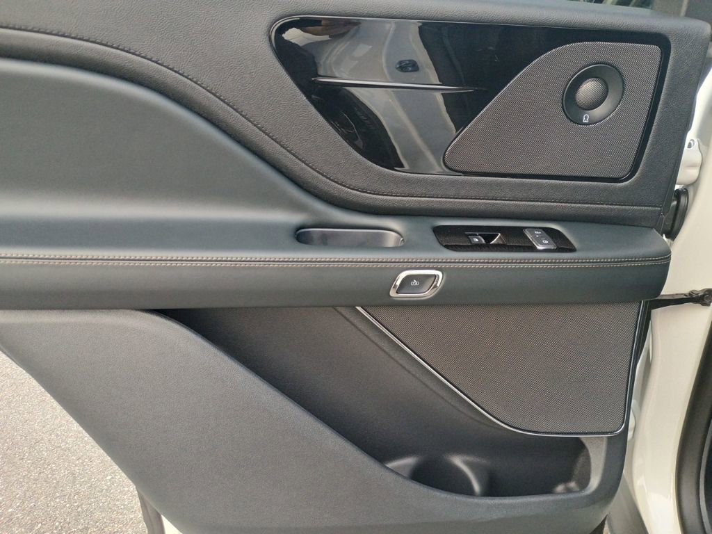 Used 2025 Lincoln Aviator 2WD w/ Equipment Group 101A image 15