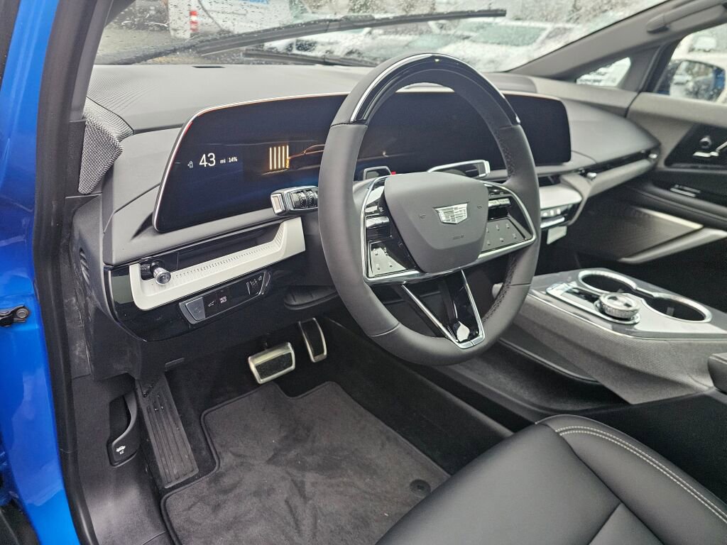 New 2026 Cadillac Optiq Luxury 1 image 28