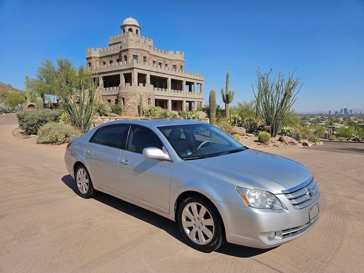 Used 2006 Toyota Avalon XLS FWD image 3