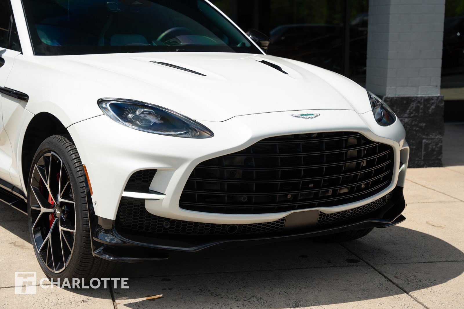 Used 2025 Aston Martin DBX 707 AWD/4WD image 2