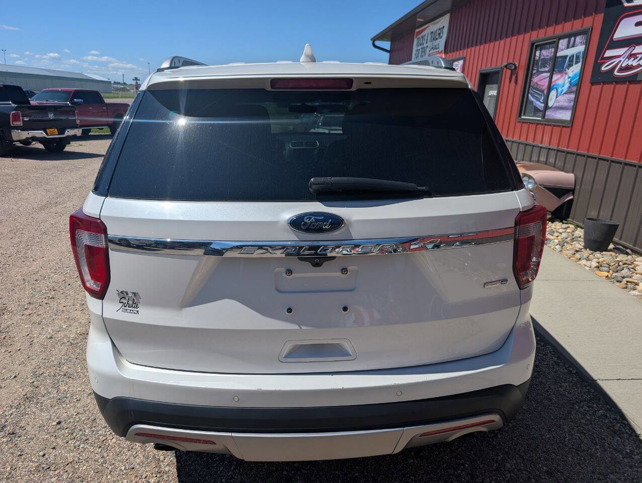 Used 2016 Ford Explorer XLT w/ Equipment Group 202A image 6