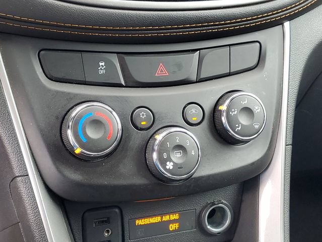 Used 2020 Chevrolet Trax LT w/ LT Convenience Package AWD/4WD image 23