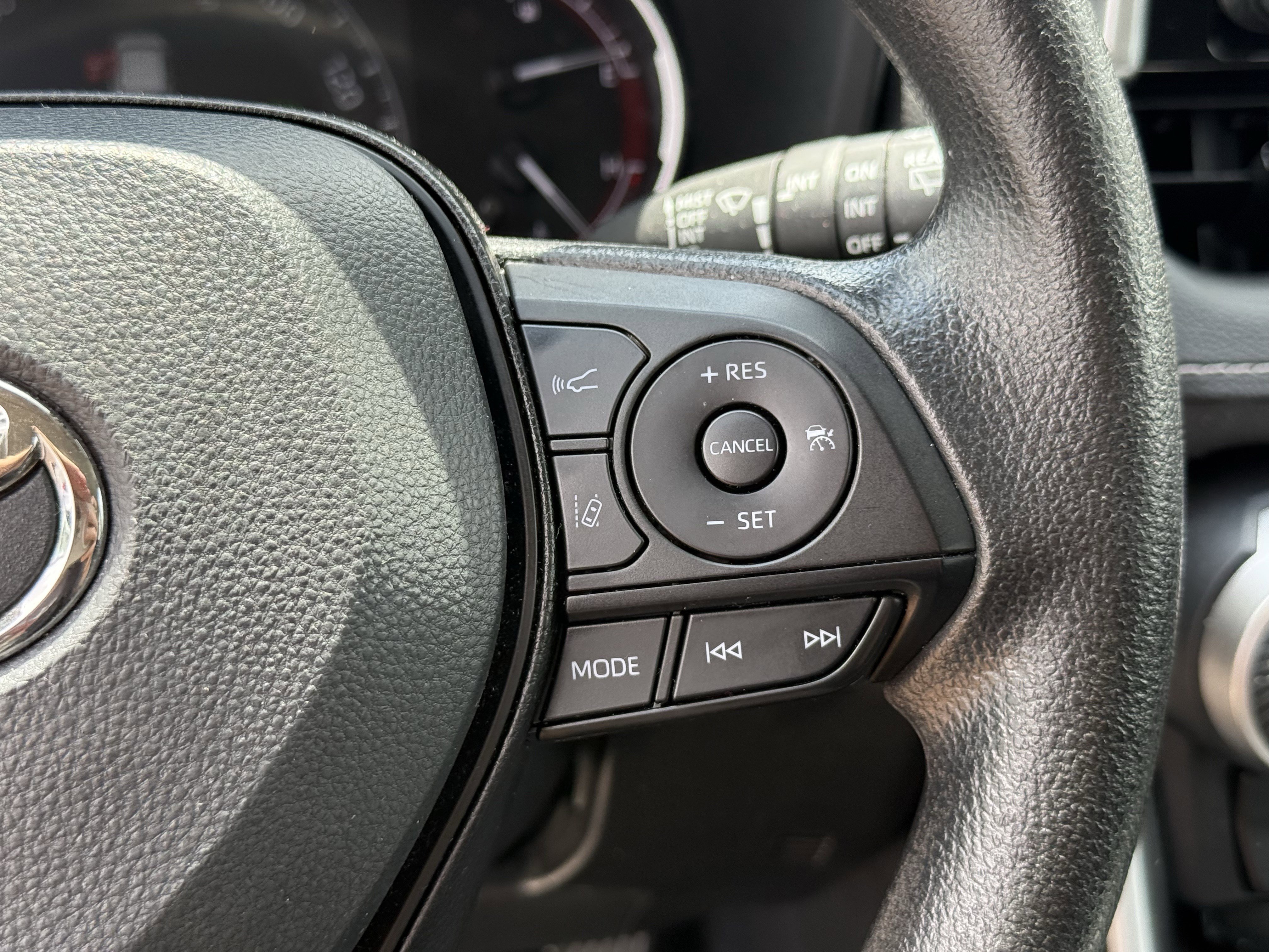 Used 2025 Toyota RAV4 XLE FWD image 18