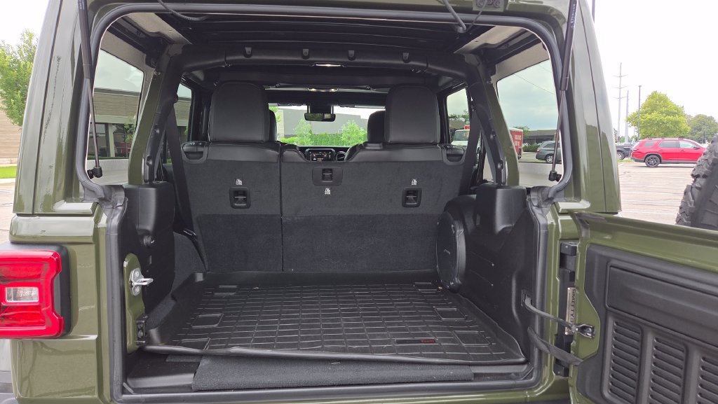 Used 2022 Jeep Wrangler Unlimited Rubicon w/ Trailer Tow Package AWD/4WD image 12