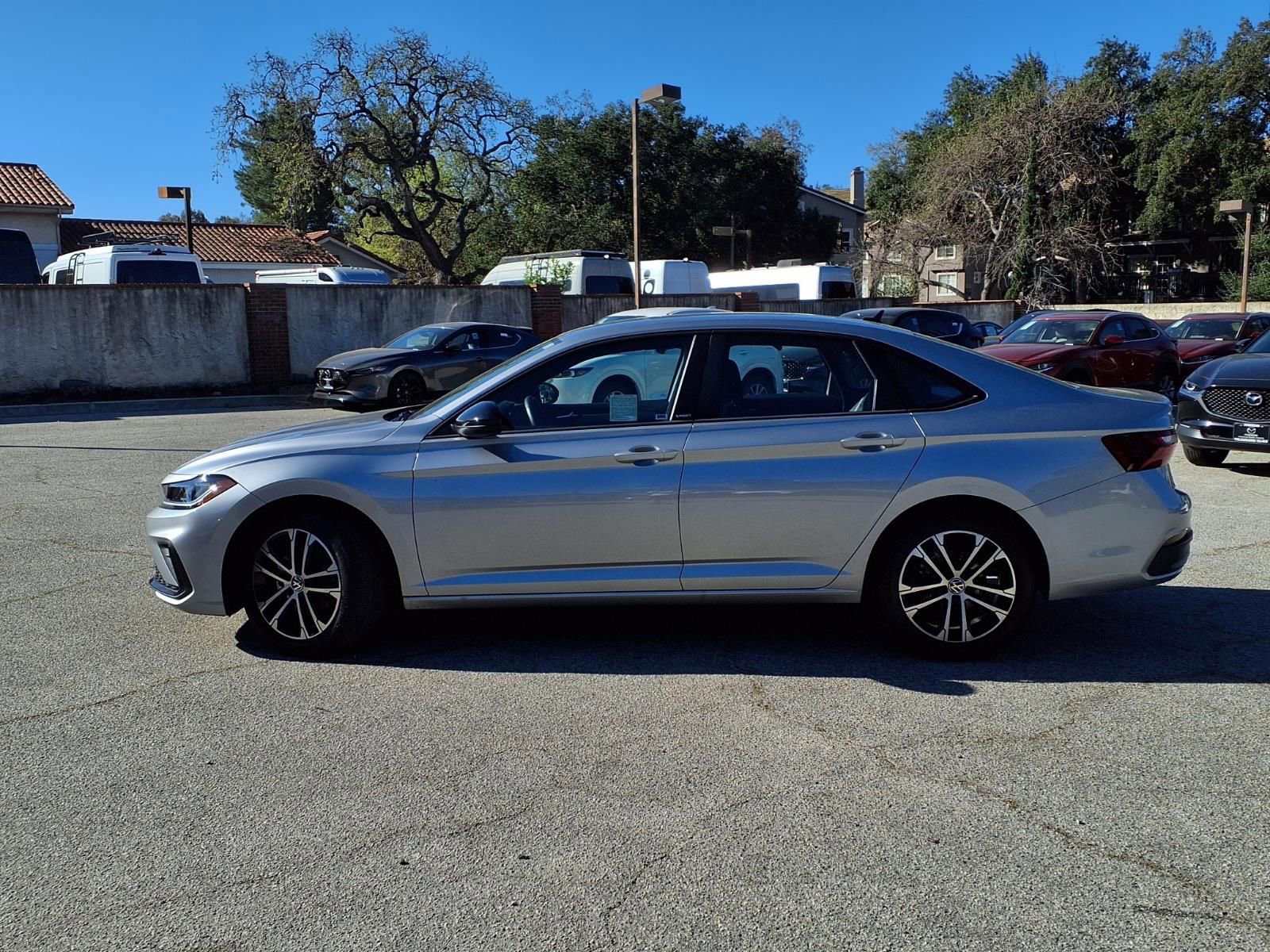Certified 2025 Volkswagen Jetta Sport FWD image 4