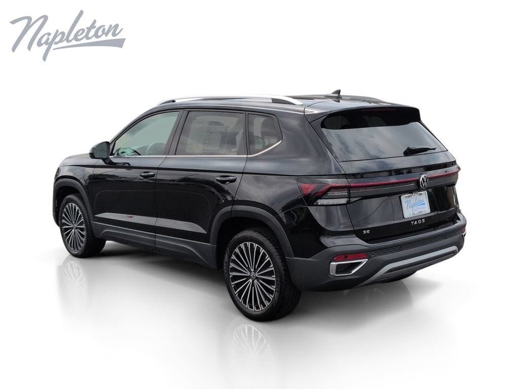 Used 2025 Volkswagen Taos SE FWD image 3