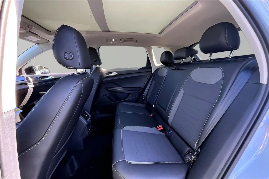 New 2026 Volkswagen Taos SE FWD image 23