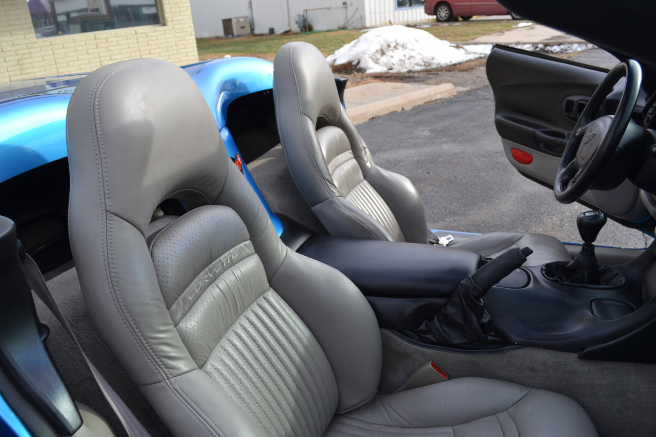 Used 2000 Chevrolet Corvette Convertible w/ Memory Pkg image 32