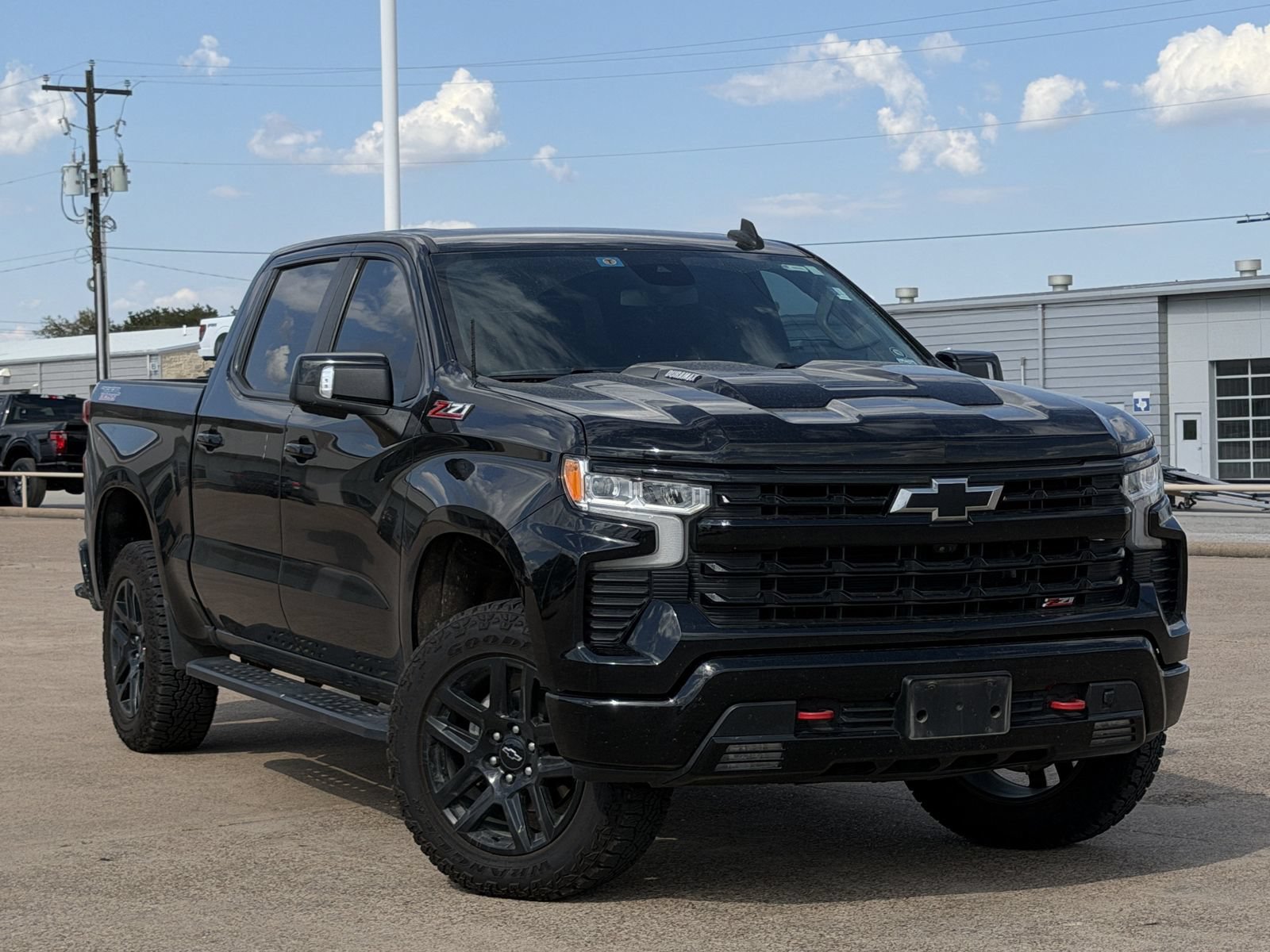 Used 2022 Chevrolet Silverado 1500 LT Trail Boss w/ LT Trail Boss Premium Package AWD/4WD image 2