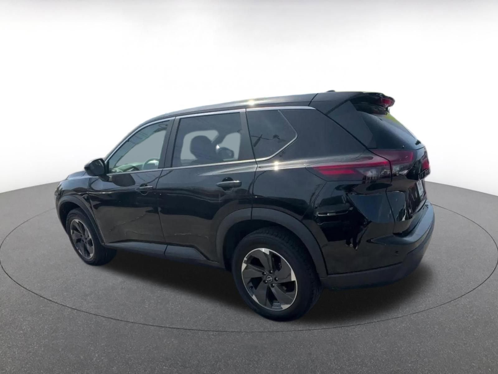 Used 2025 Nissan Rogue SV FWD image 10