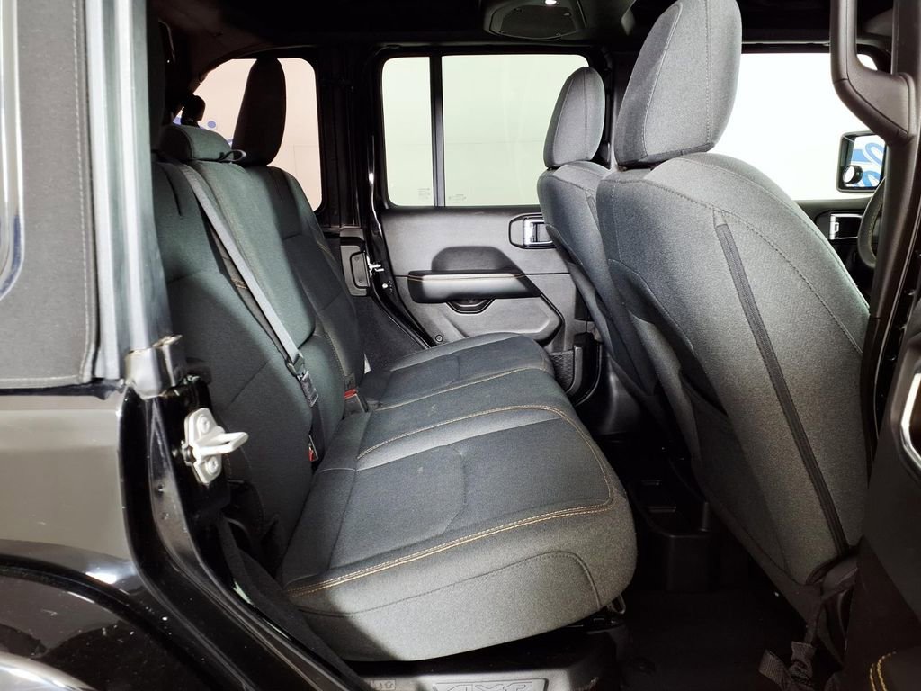 Used 2024 Jeep Wrangler Unlimited Sahara AWD/4WD image 11