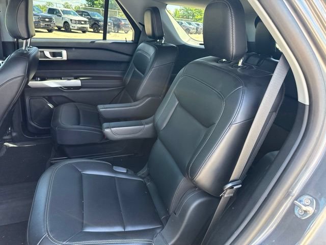 Used 2024 Ford Explorer XLT w/ Equipment Group 202A AWD/4WD image 12