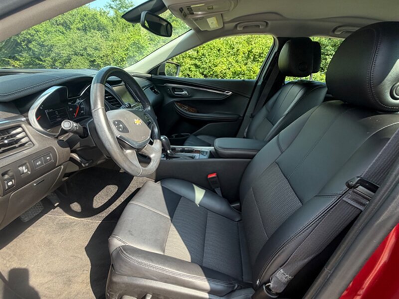 Used 2014 Chevrolet Impala LT w/ Convenience Package FWD image 17