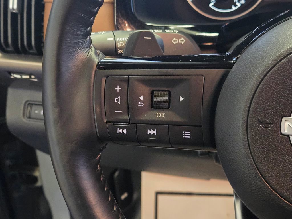 Used 2022 Nissan Pathfinder Platinum w/ Cargo Package image 15