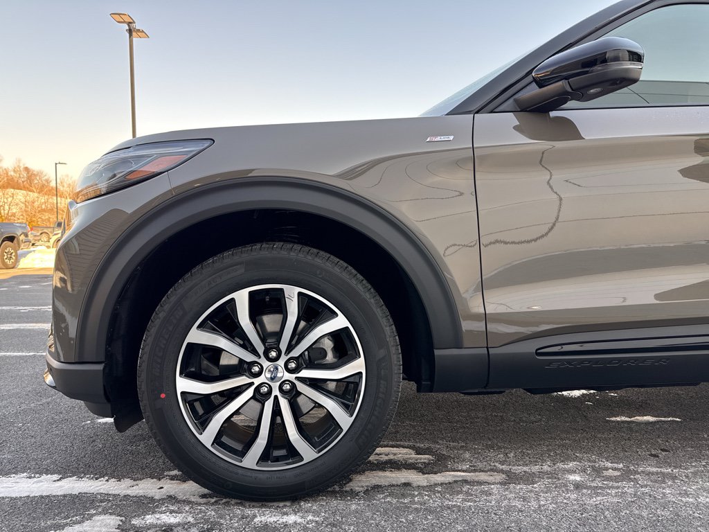 New 2026 Ford Explorer ST-Line AWD/4WD image 19