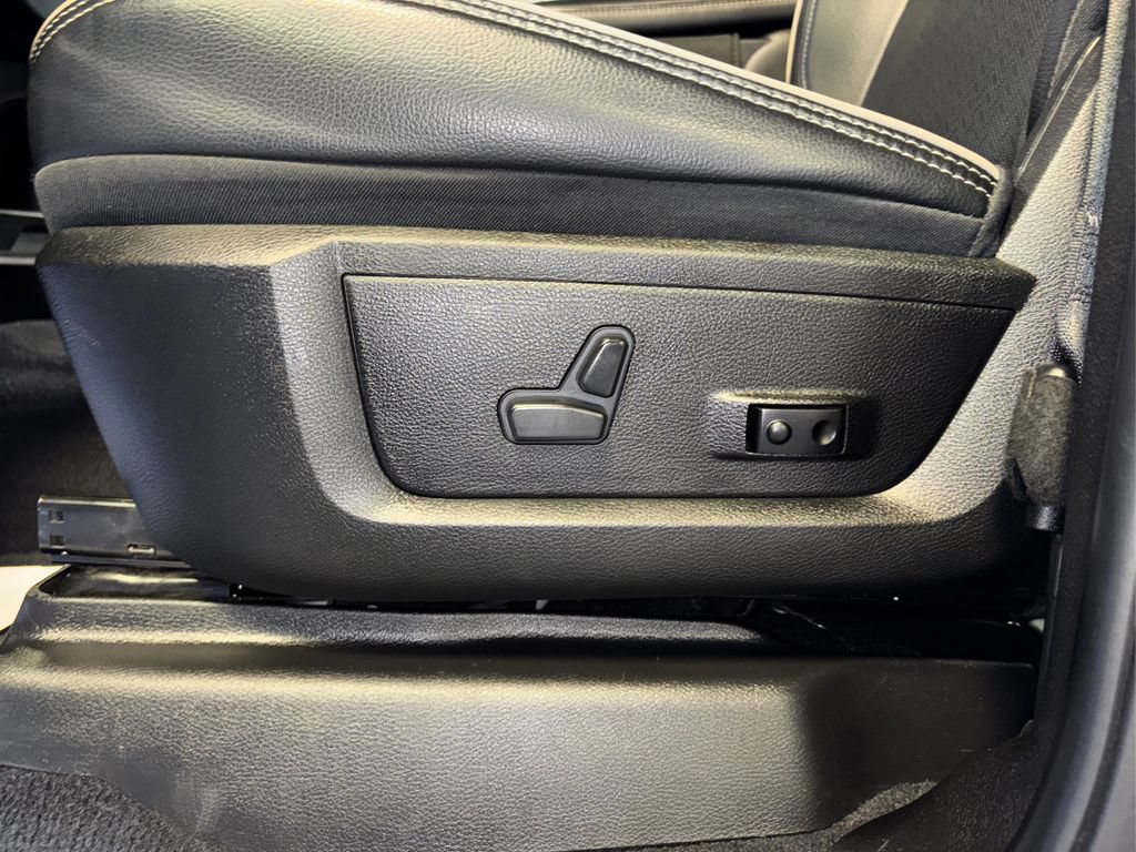 Used 2024 RAM 2500 Laramie w/ Safety Group AWD/4WD image 32