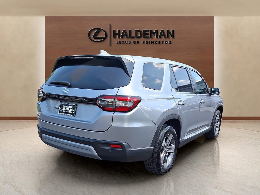 Used 2025 Honda Pilot EX-L image 6