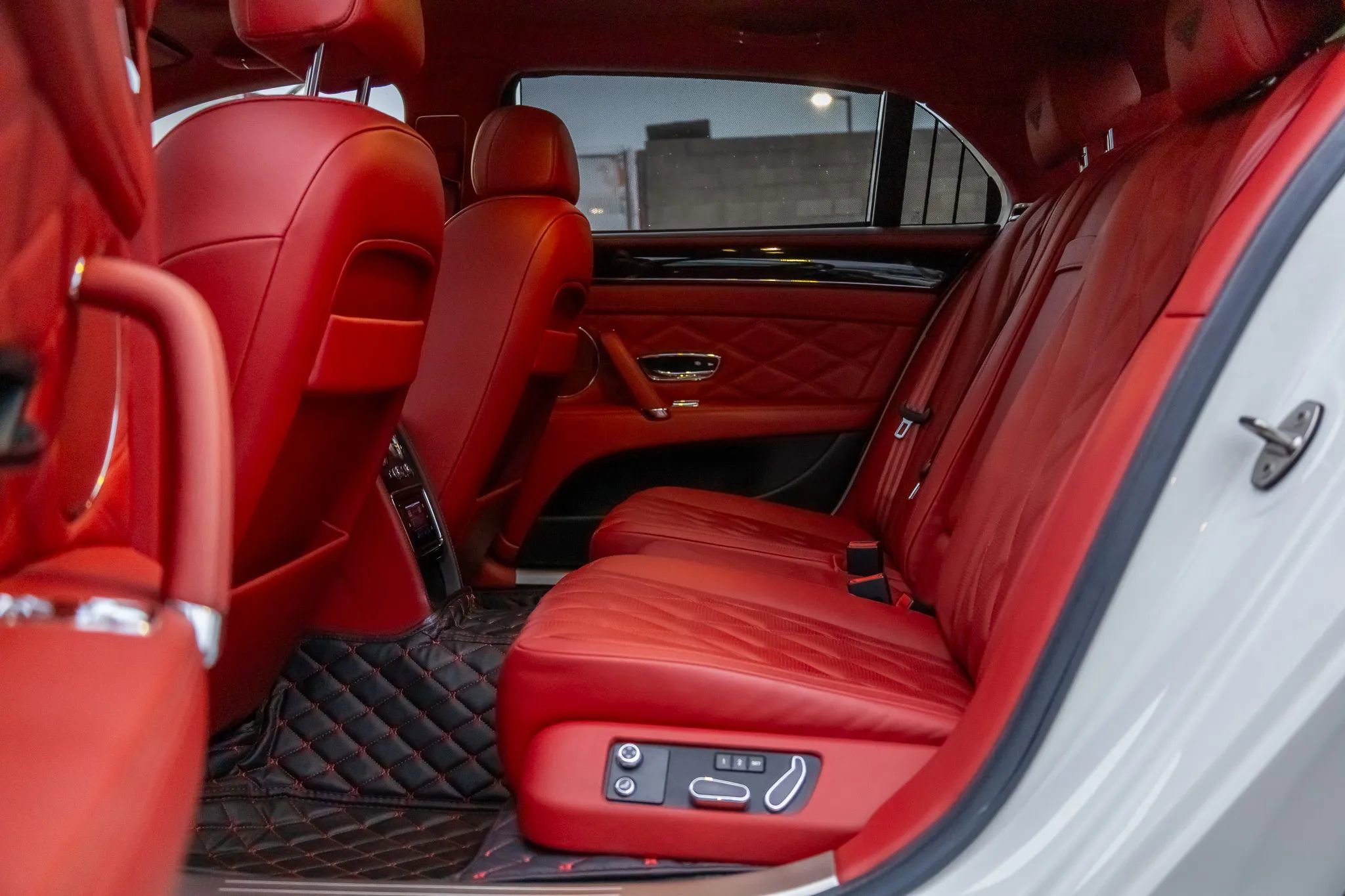 Used 2015 Bentley Flying Spur V8 image 55