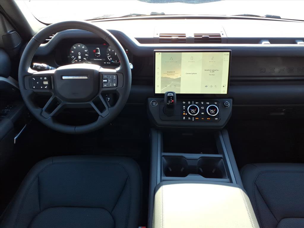 New 2026 Land Rover Defender 130 X-Dynamic SE image 4