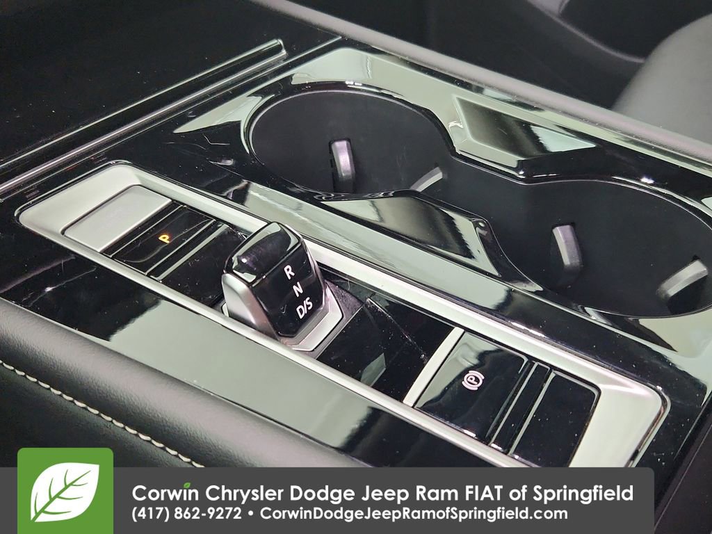 Used 2025 Volkswagen Atlas SE image 28