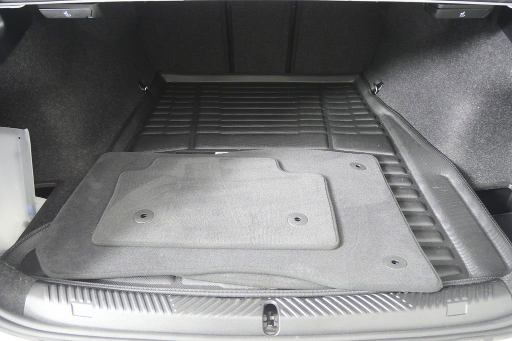 Used 2025 BMW i5 eDrive40i w/ M Sport Package image 16