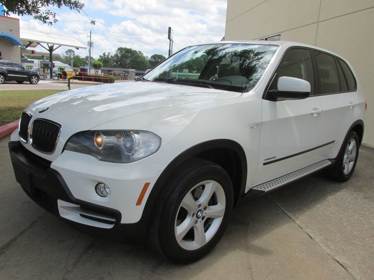 Used 2010 BMW X5 xDrive30i image 3