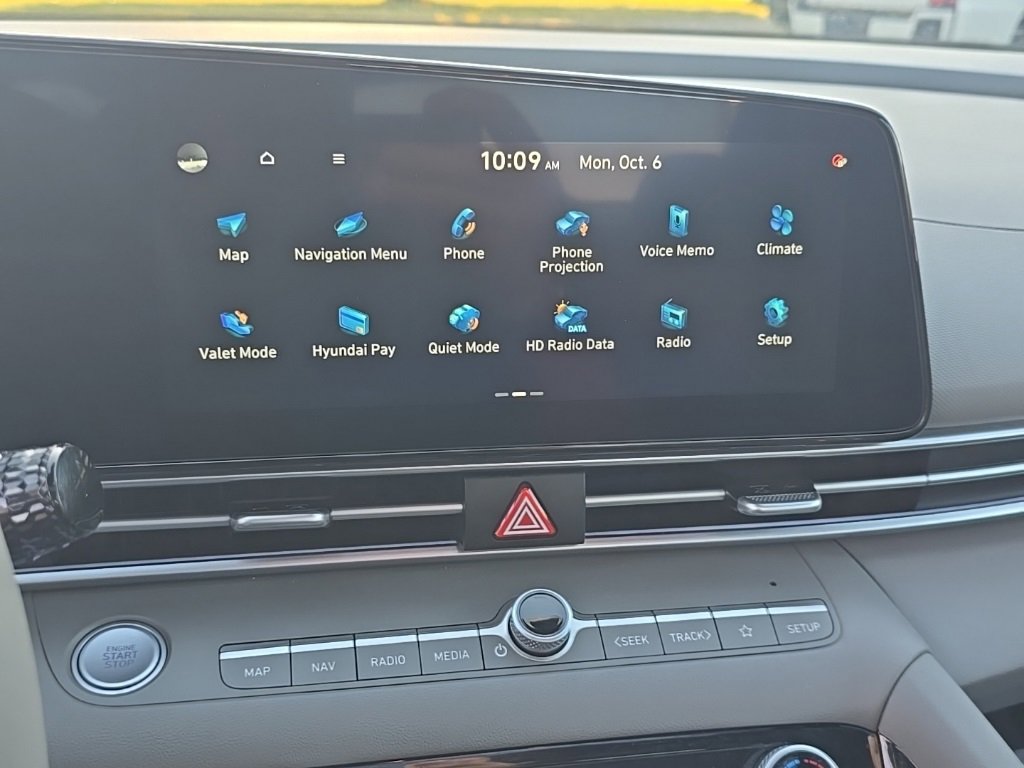 Used 2025 Hyundai Elantra SEL image 23