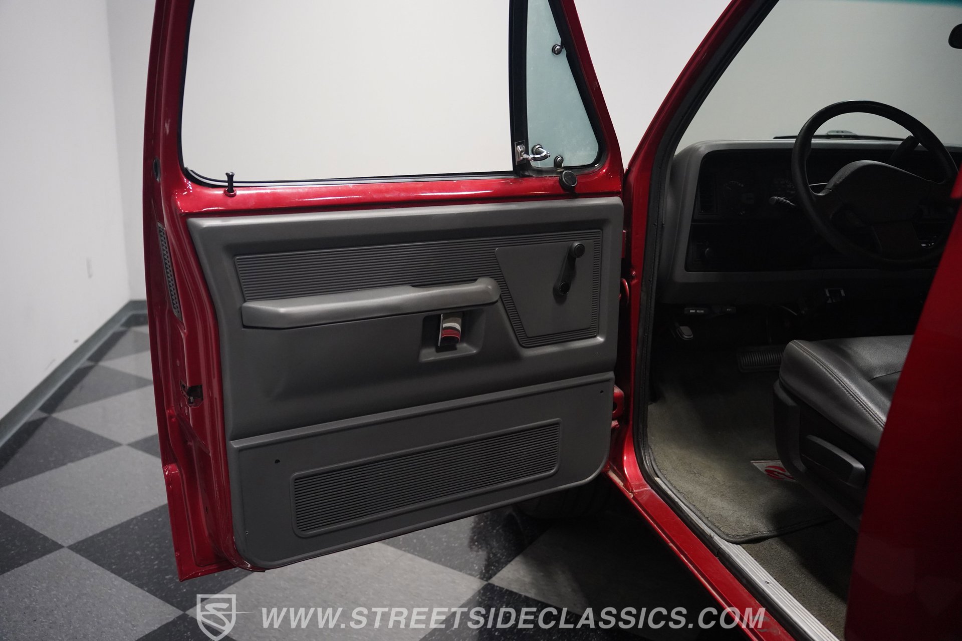 Used 1992 Dodge Ramcharger 2WD image 38