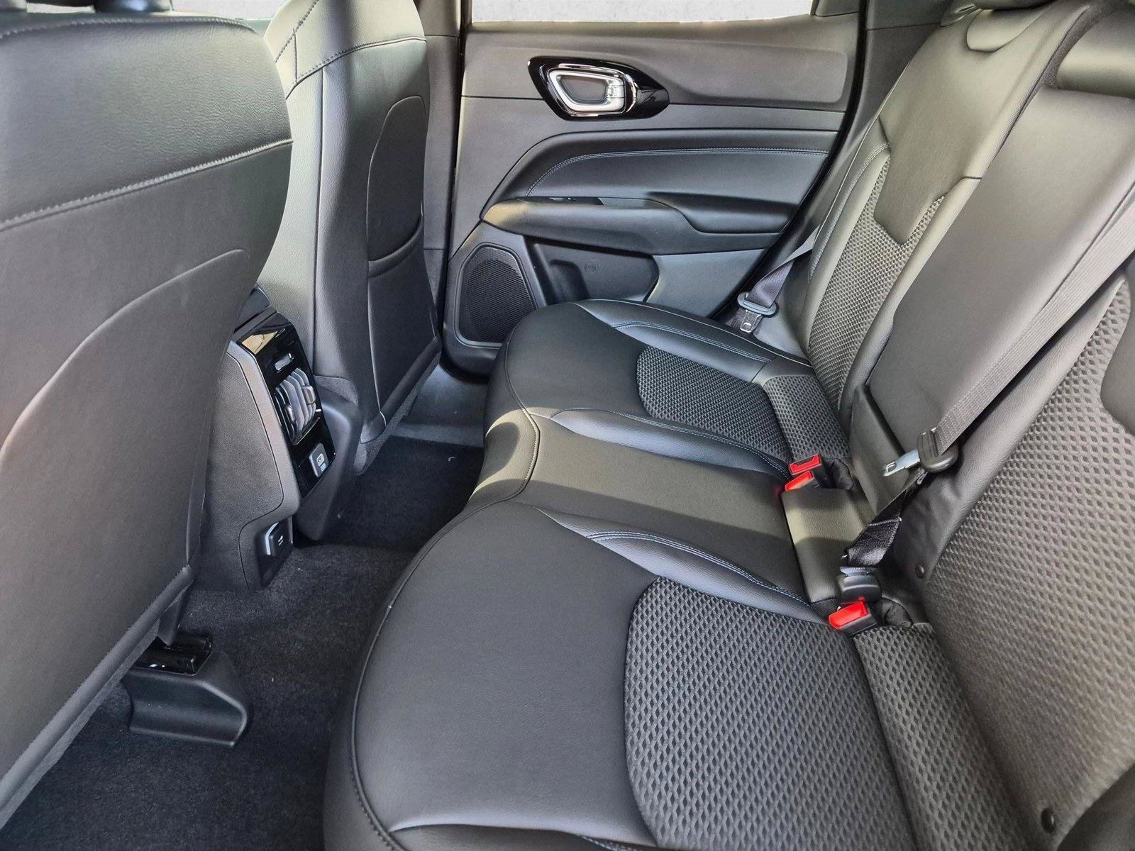 New 2026 Jeep Compass Latitude AWD/4WD image 13