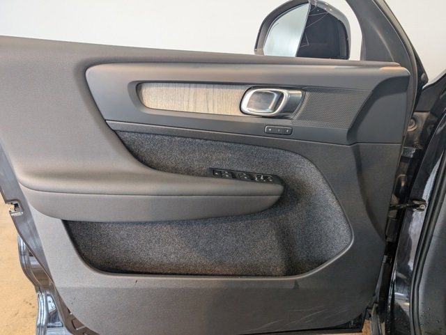 Used 2023 Volvo XC40 B5 Plus w/ Protection Package Premier image 11