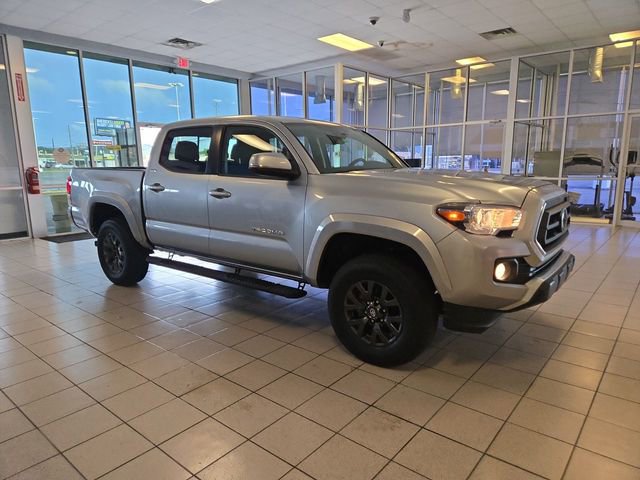 Used 2022 Toyota Tacoma SR5 w/ Technology Package RWD image 2
