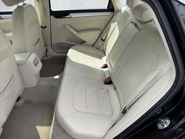 Used 2012 Volkswagen Passat 2.5 SE FWD image 16