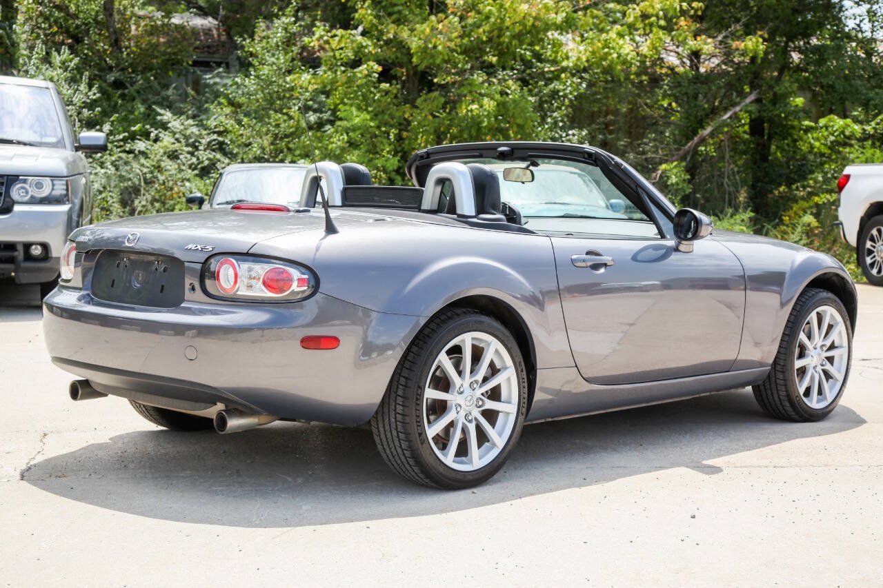 Used 2006 MAZDA MX-5 Miata Grand Touring w/ Premium Pkg RWD image 17