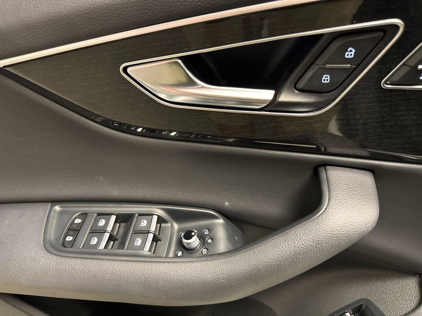 Used 2022 Audi Q7 Premium Plus image 10