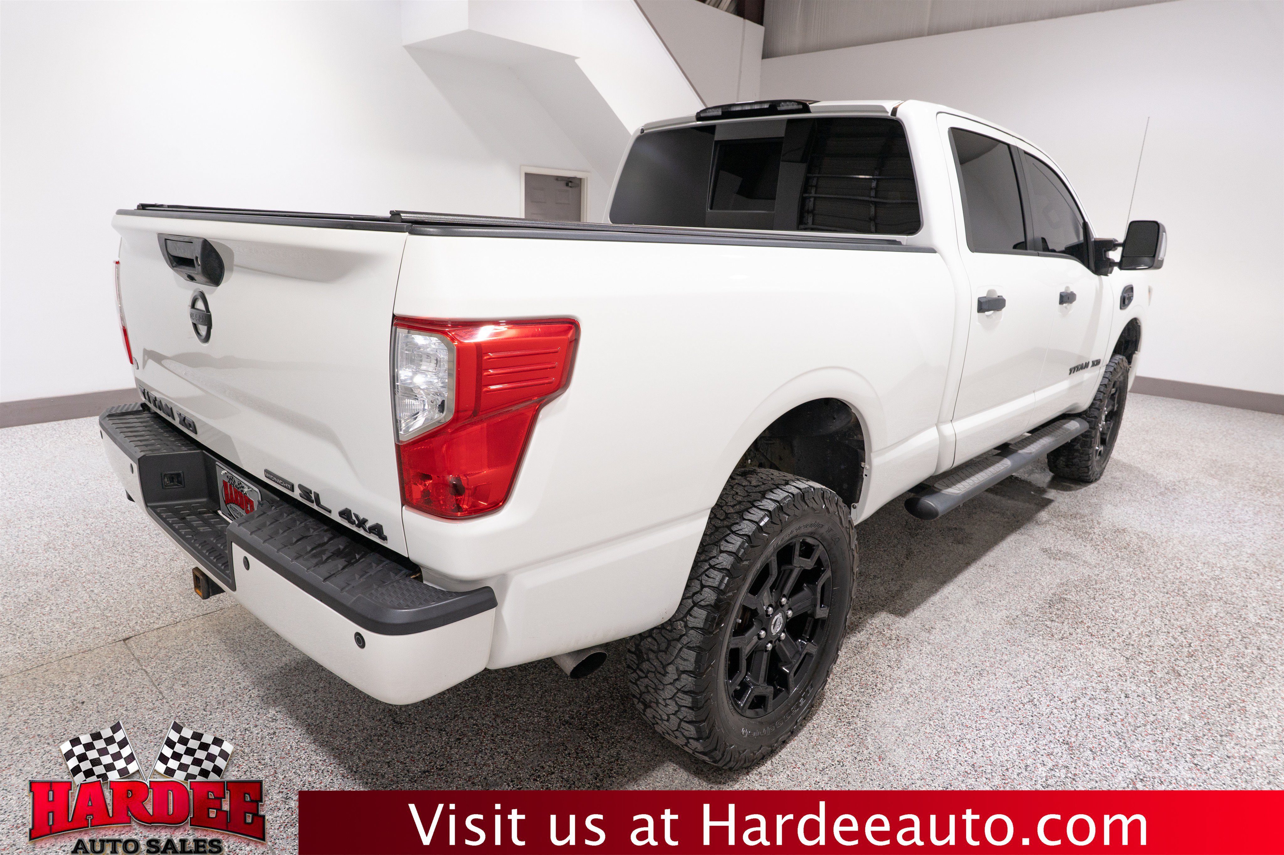 Used 2019 Nissan Titan SL w/ Midnight Edition AWD/4WD image 5