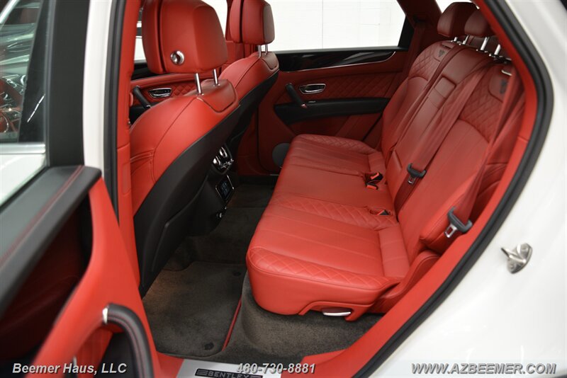Used 2019 Bentley Bentayga AWD/4WD image 24