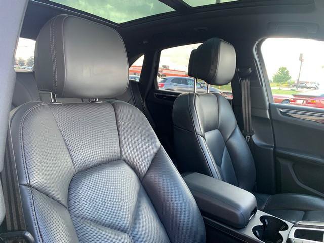 Used 2020 Porsche Macan AWD/4WD image 21