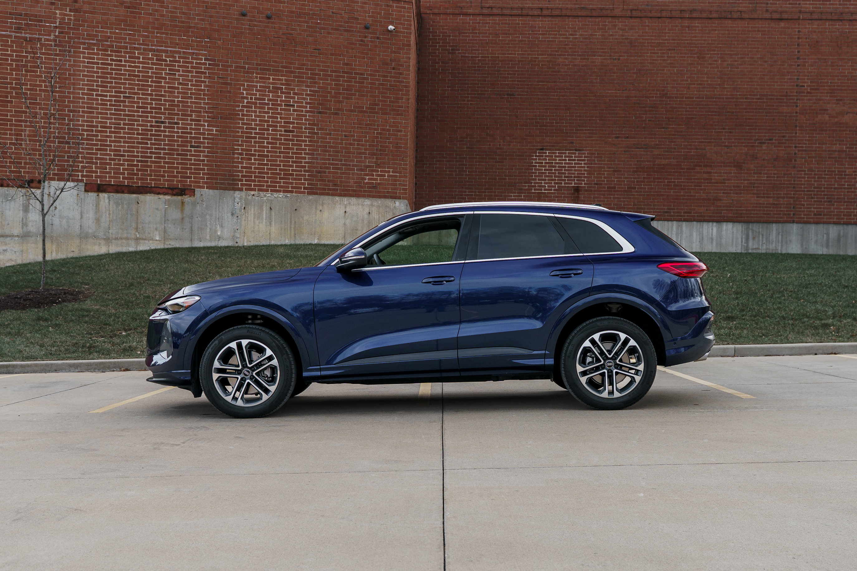 Certified 2025 Audi Q5 Premium w/ Convenience Package image 6