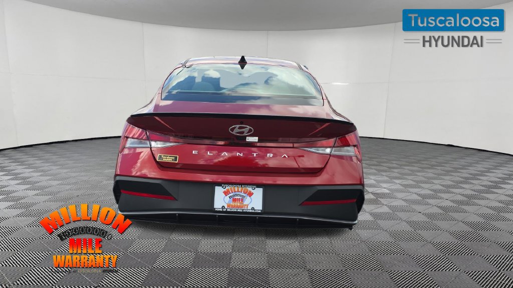 Used 2025 Hyundai Elantra Sport FWD image 7