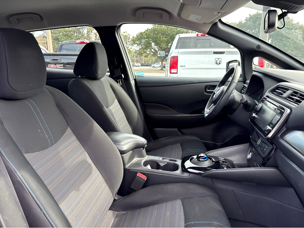 Used 2019 Nissan Leaf SV w/ SV Technology Package image 6