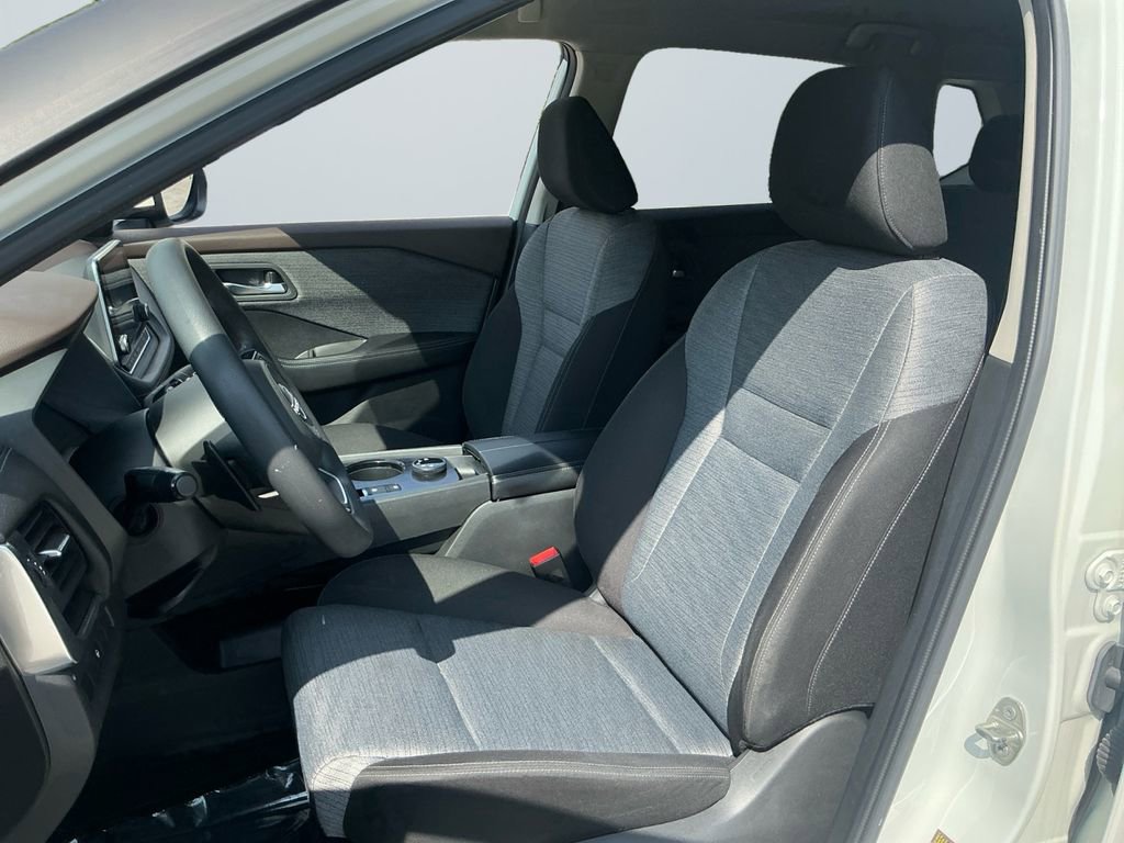 Used 2023 Nissan Rogue SV image 9
